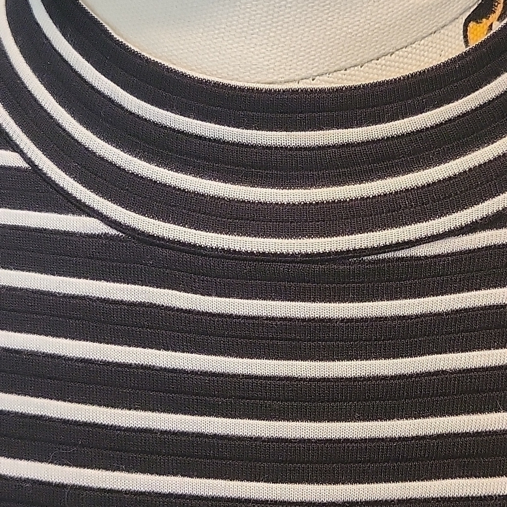 WHBM Sleeveless Black & White Striped Top S - Picture 5 of 9
